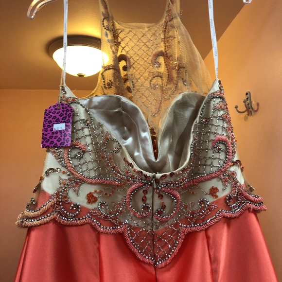 NWT ORANGE AND NUDE DRESS - Picture 5 of 6